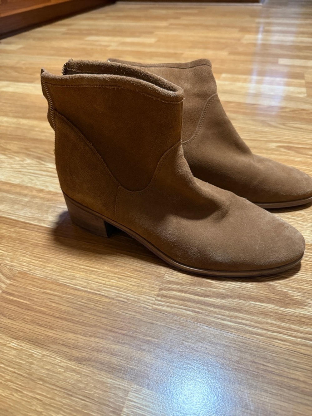 Women’s brown suede boots
